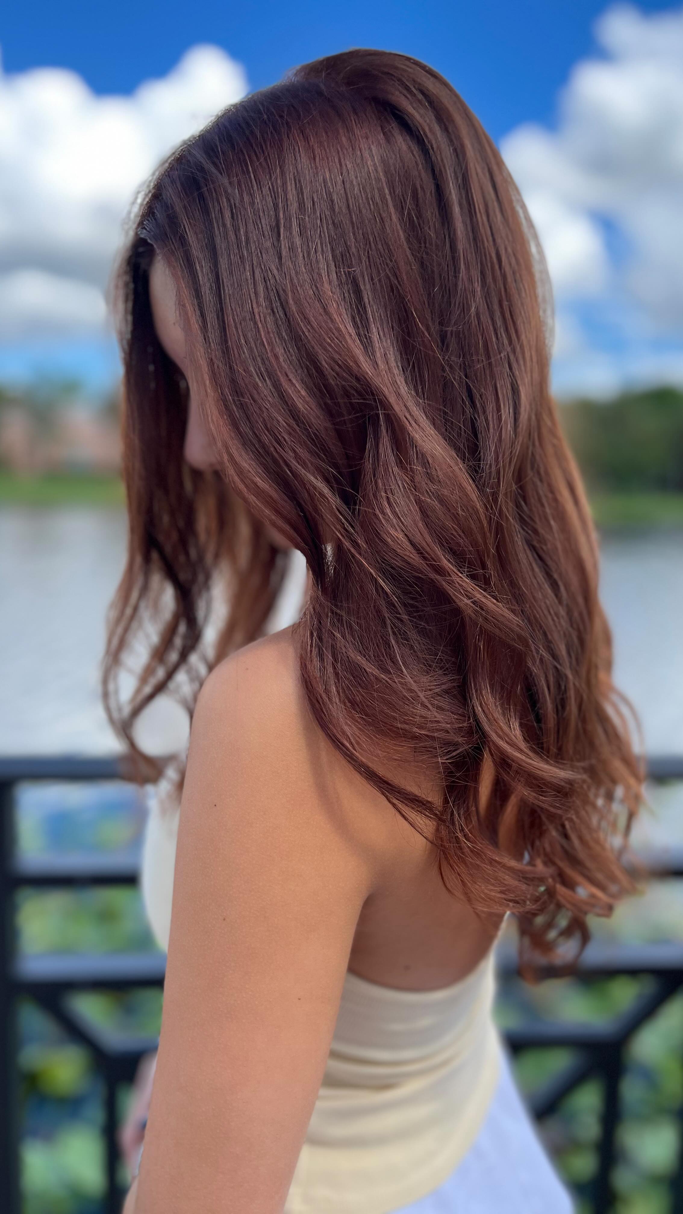 AleJr Salon salon interior gallery image 20