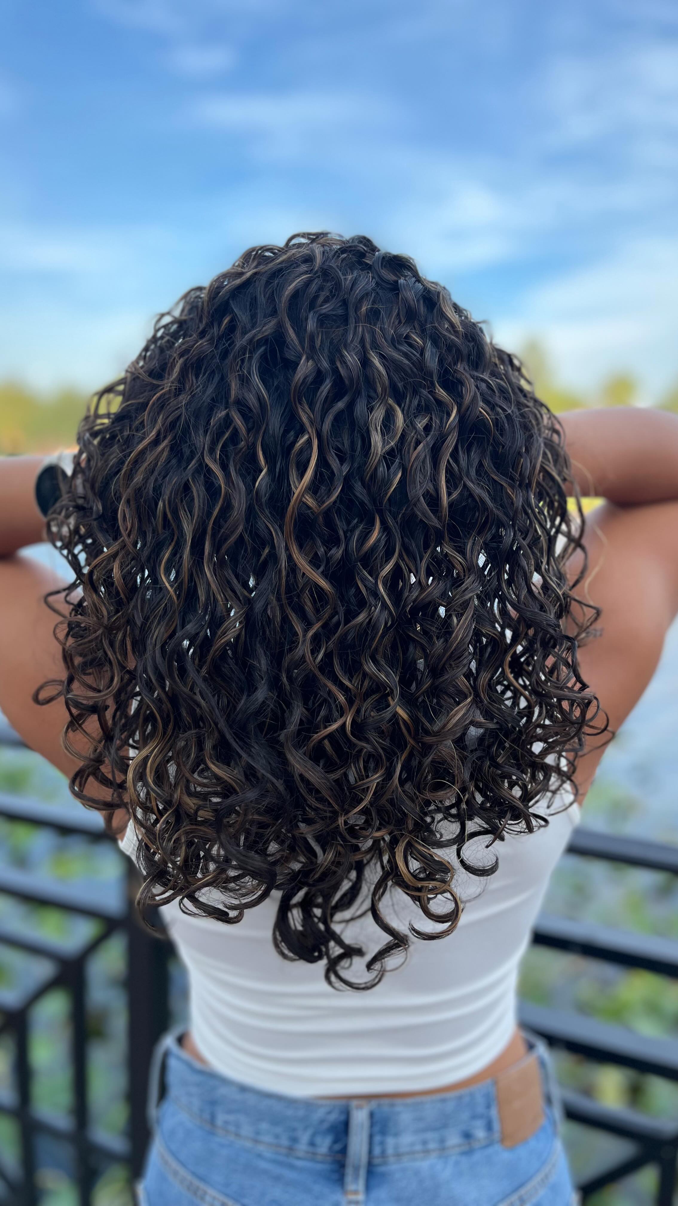 AleJr Salon hair styling gallery image 33